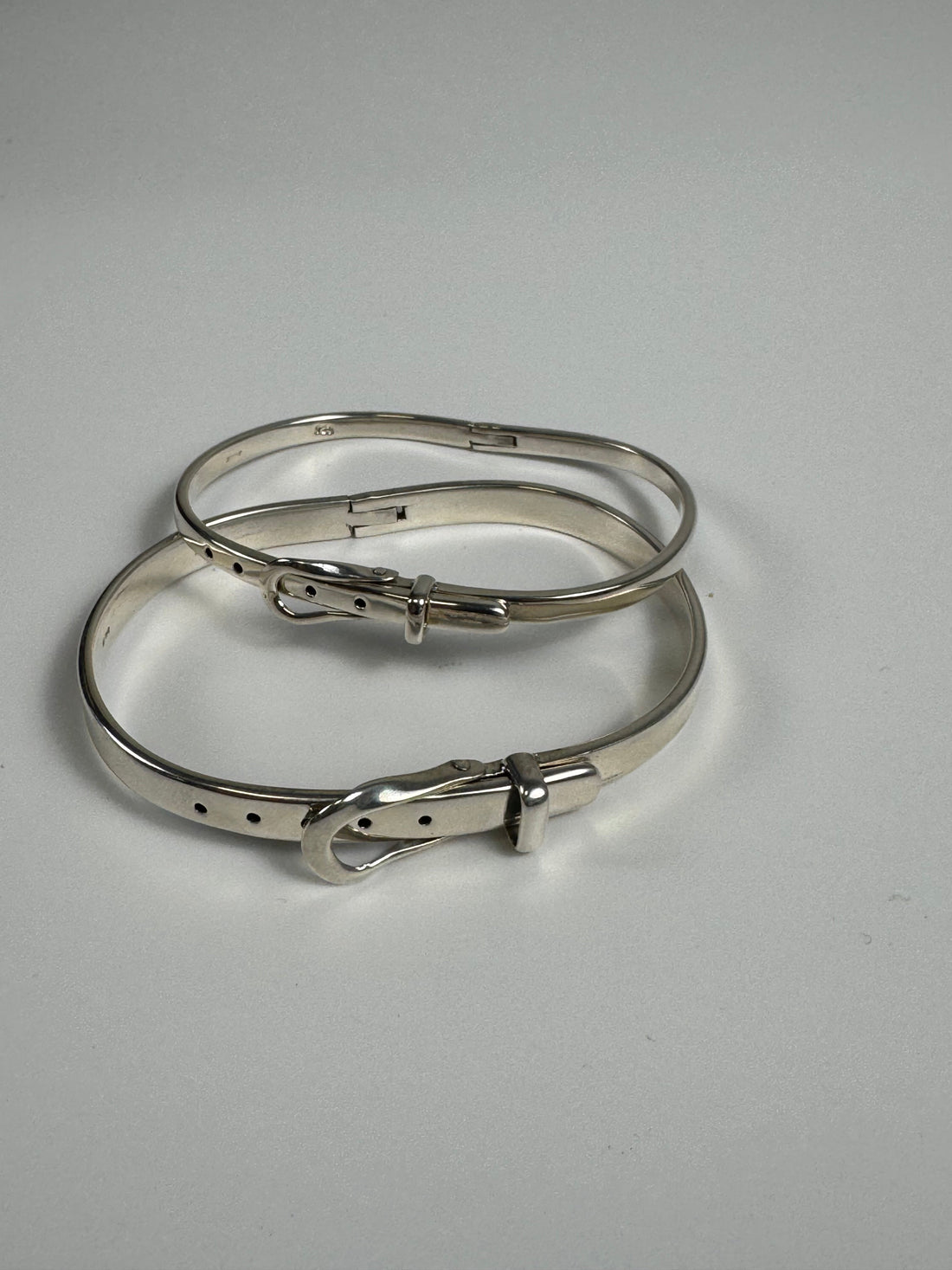 Bangle or bracelet - we help you choose jewellery for your lifestyle