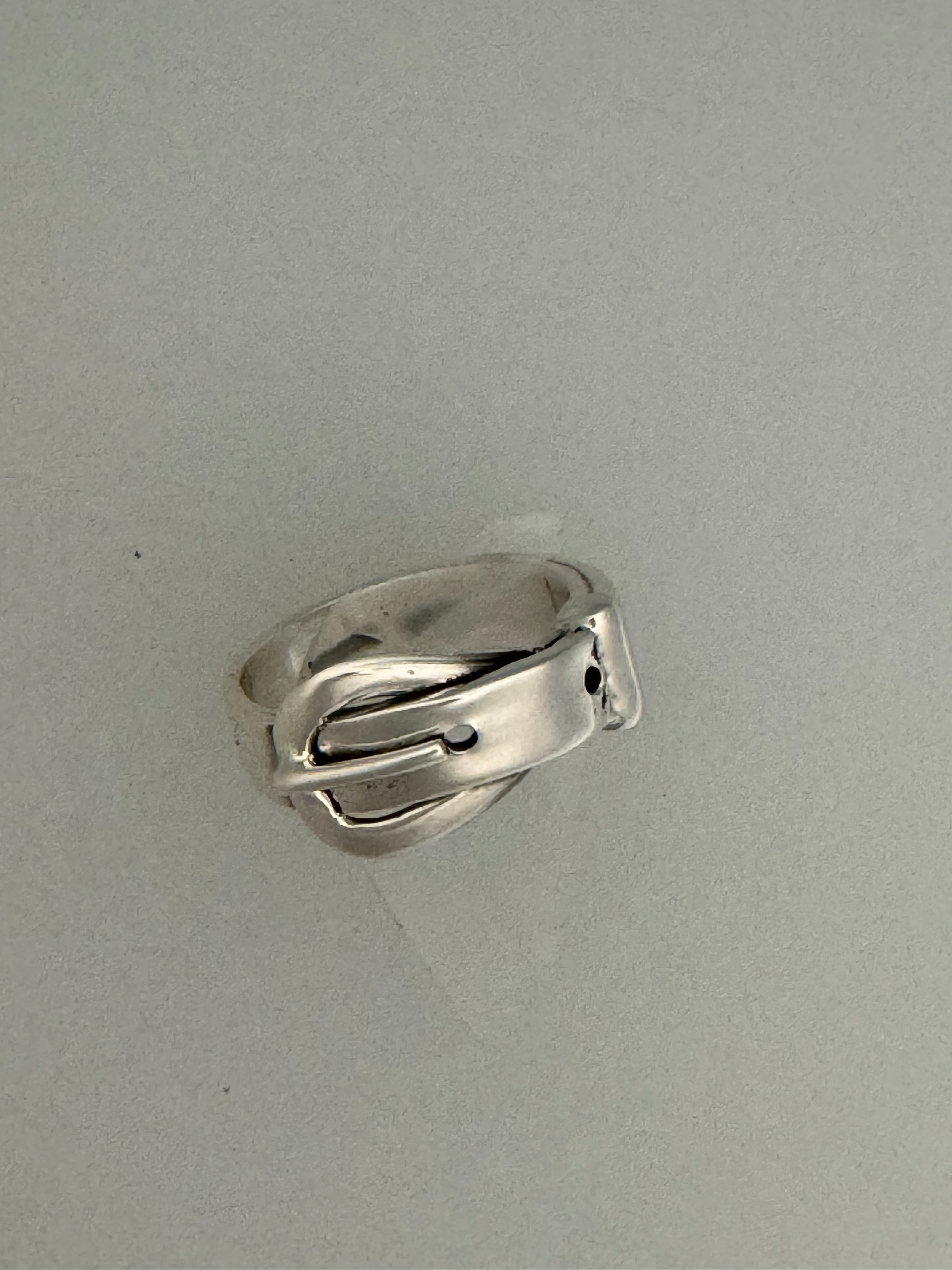 Buckle silver ring